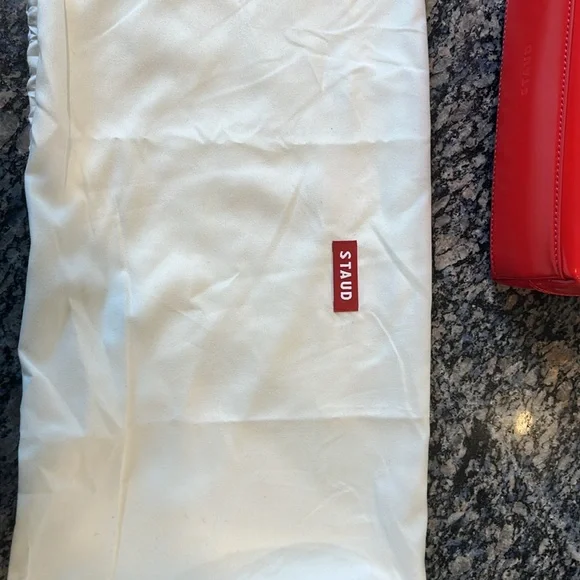 STAUD Scotty Bag in Tomato - Picture 10 of 10